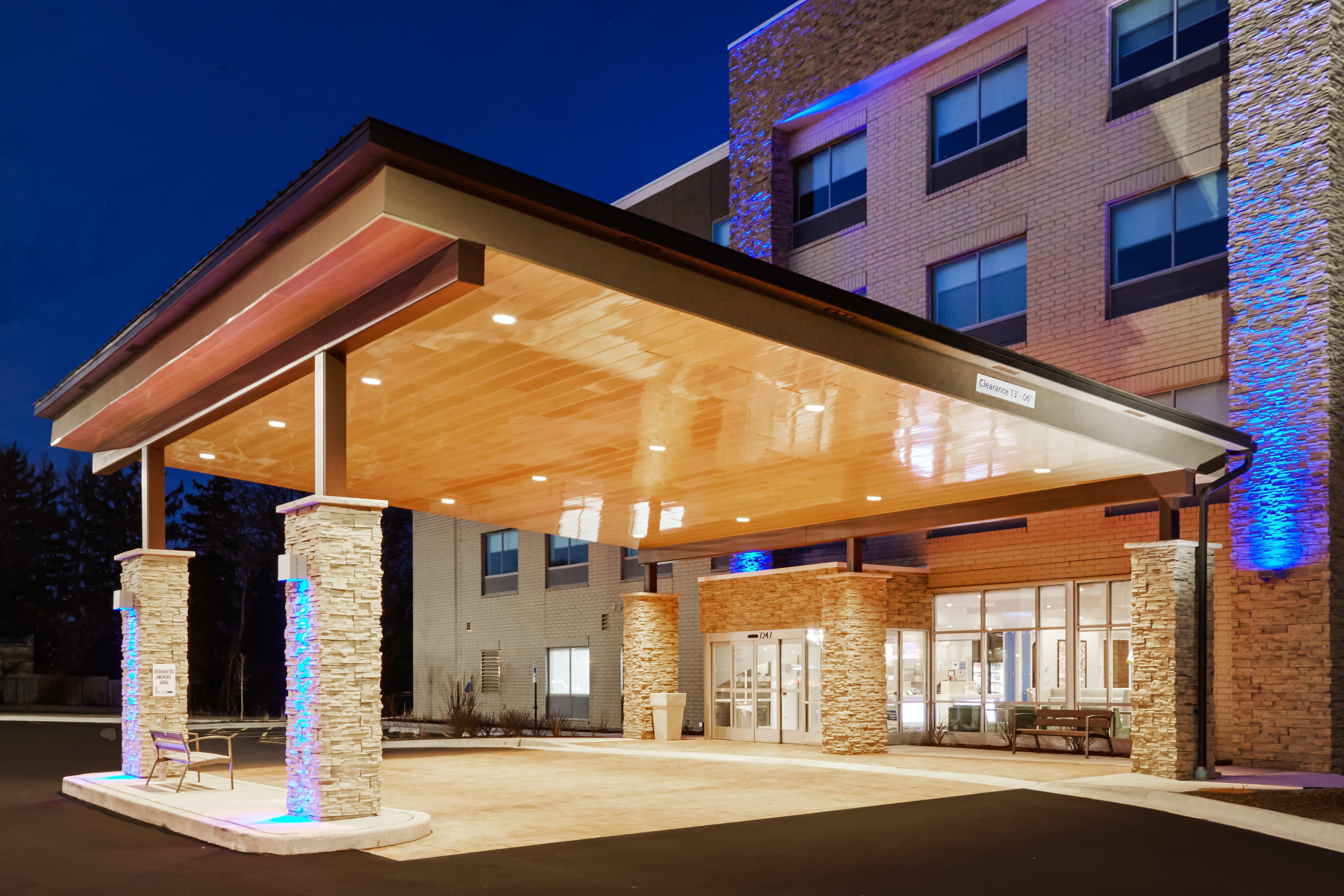 Holiday Inn Express & Suites Chicago North Shore - Niles, An Ihg Hotel Exterior photo